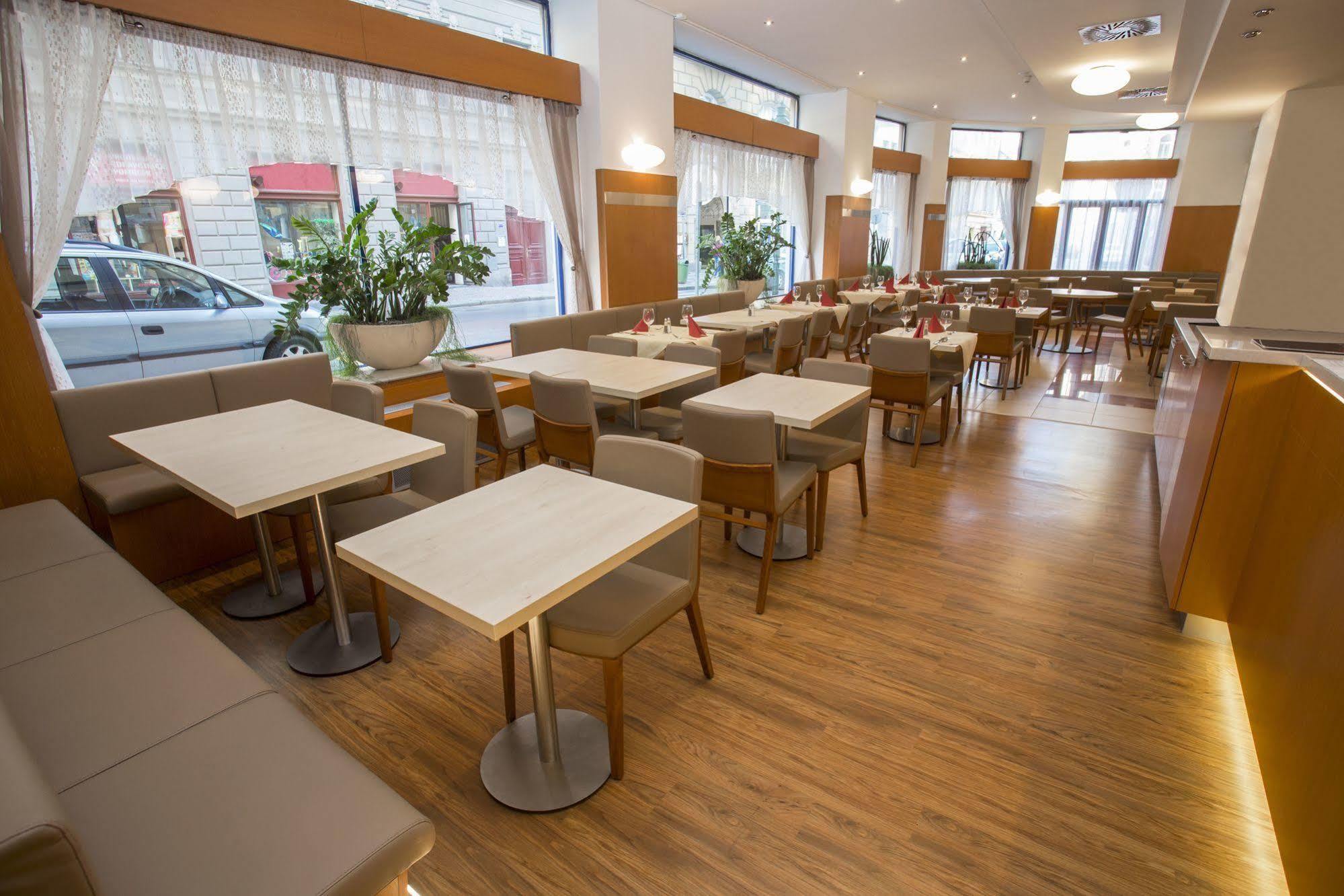 Astoria Готель 4*
